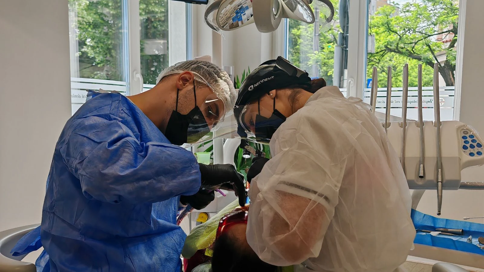 implant-dentar-la-dental-chic-cluj-napoca-rolul-planificarii-digitale-i-al-ghidului-chirurgical2